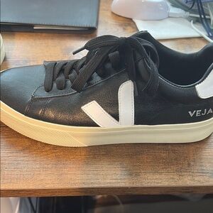 Veja Campo Black and White leather Sneakers - size 8 - women’s